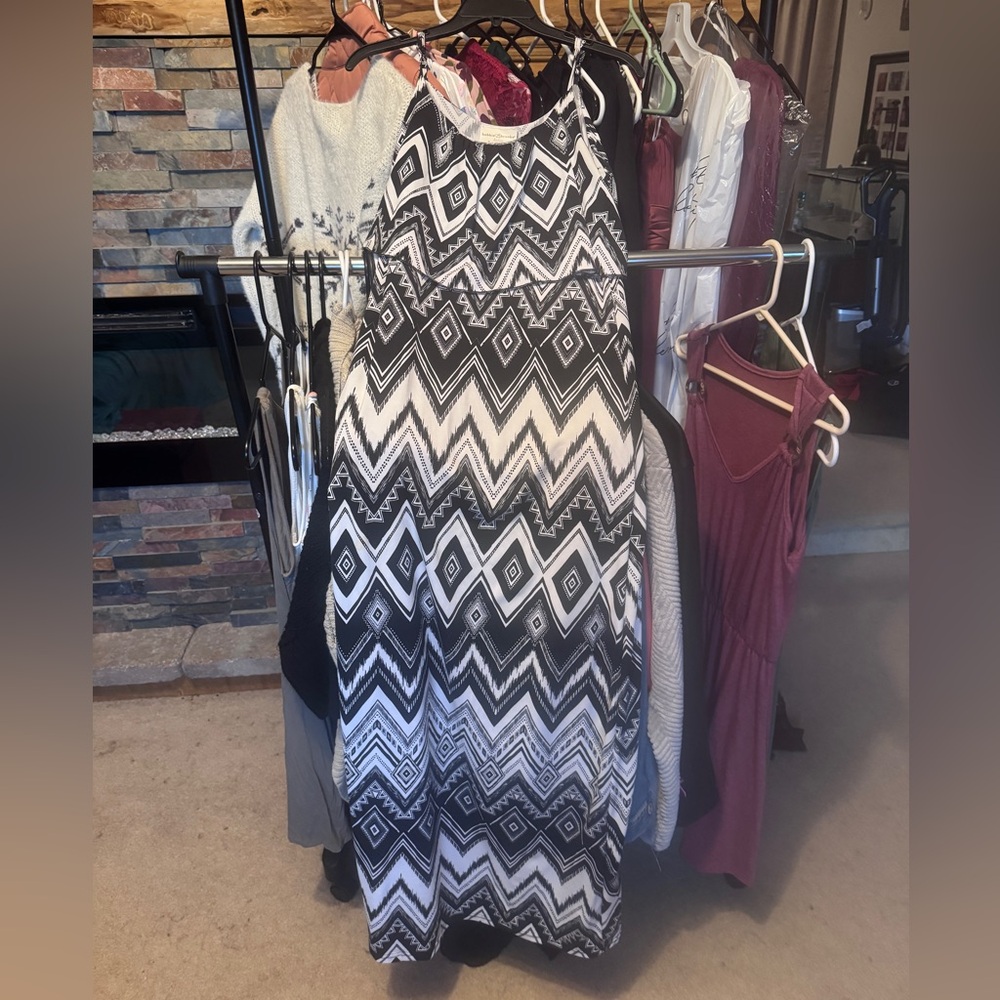 Bobbie Brooks Black and White Geometric Print Top
